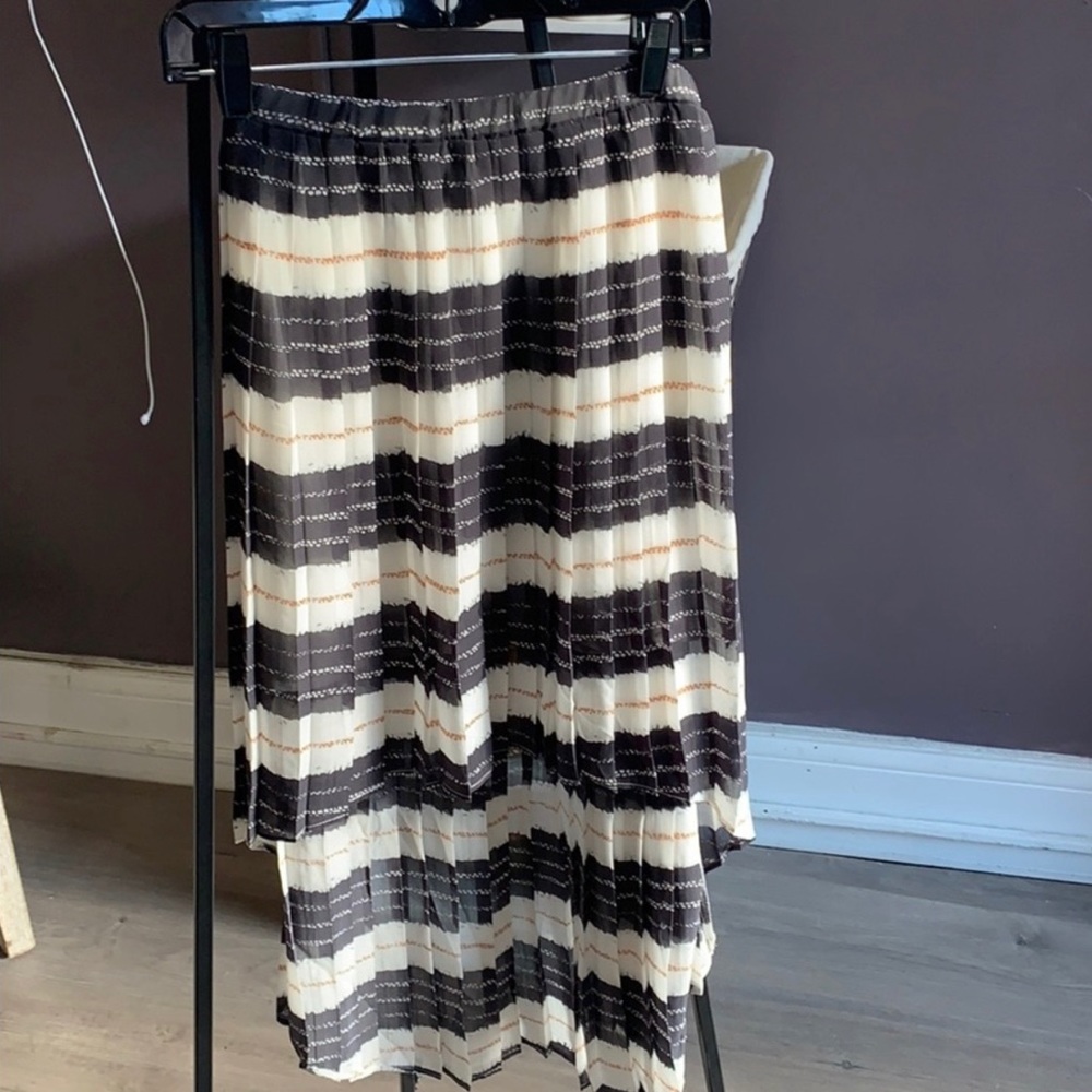 NWT HARVE BERNARD PLEATED SKIRT